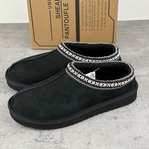 kirkland Signature shearling slippers Women’s 8 Black New In Box Black Noir